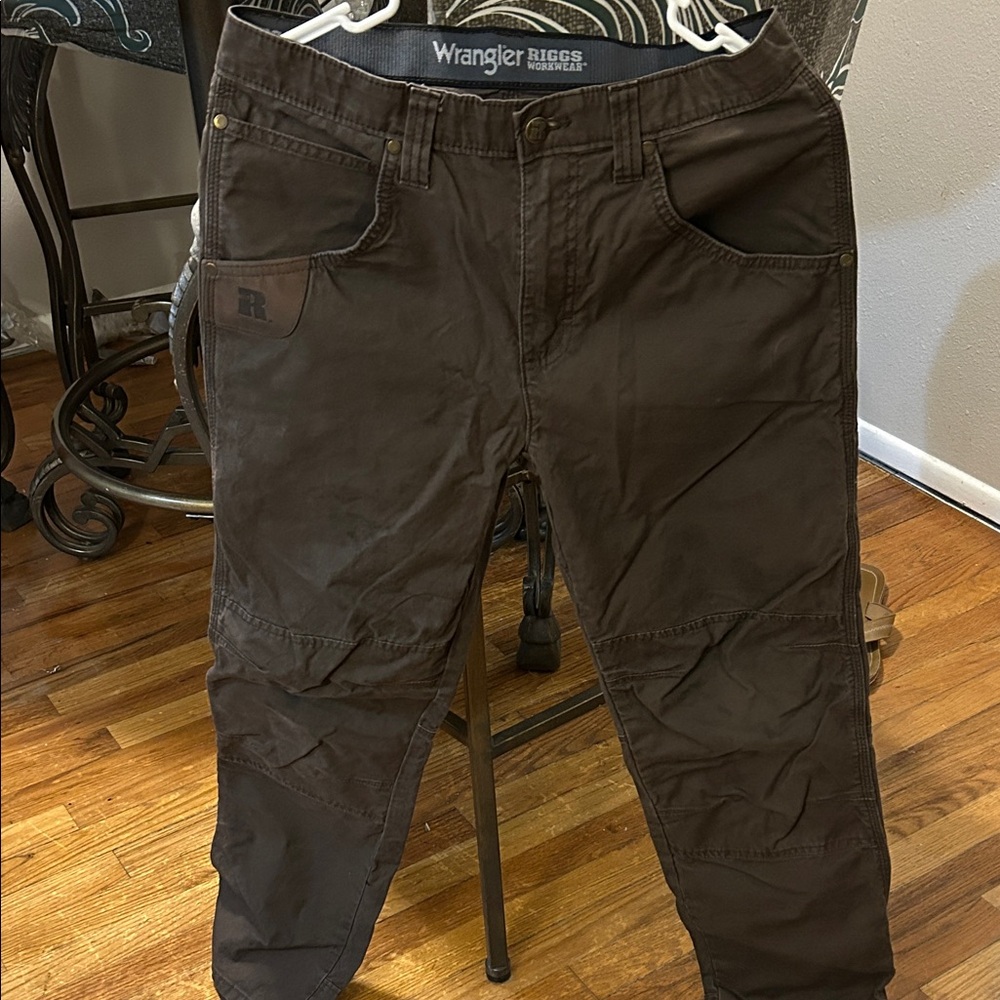 Wrangler Men's Dark Brown Cargo Pants (stains- see pictures)